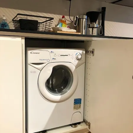 Picturesque Area In Center *